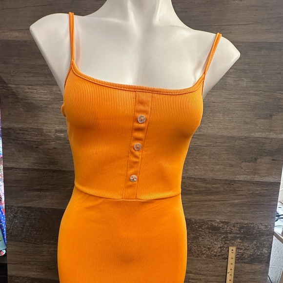 PrettyLittleThing Orange Sleeveless Ribbed Maxi Sundress - Picture 4 of 10